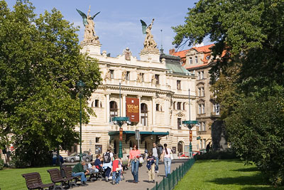 Vinohrady Theatre Turns 100